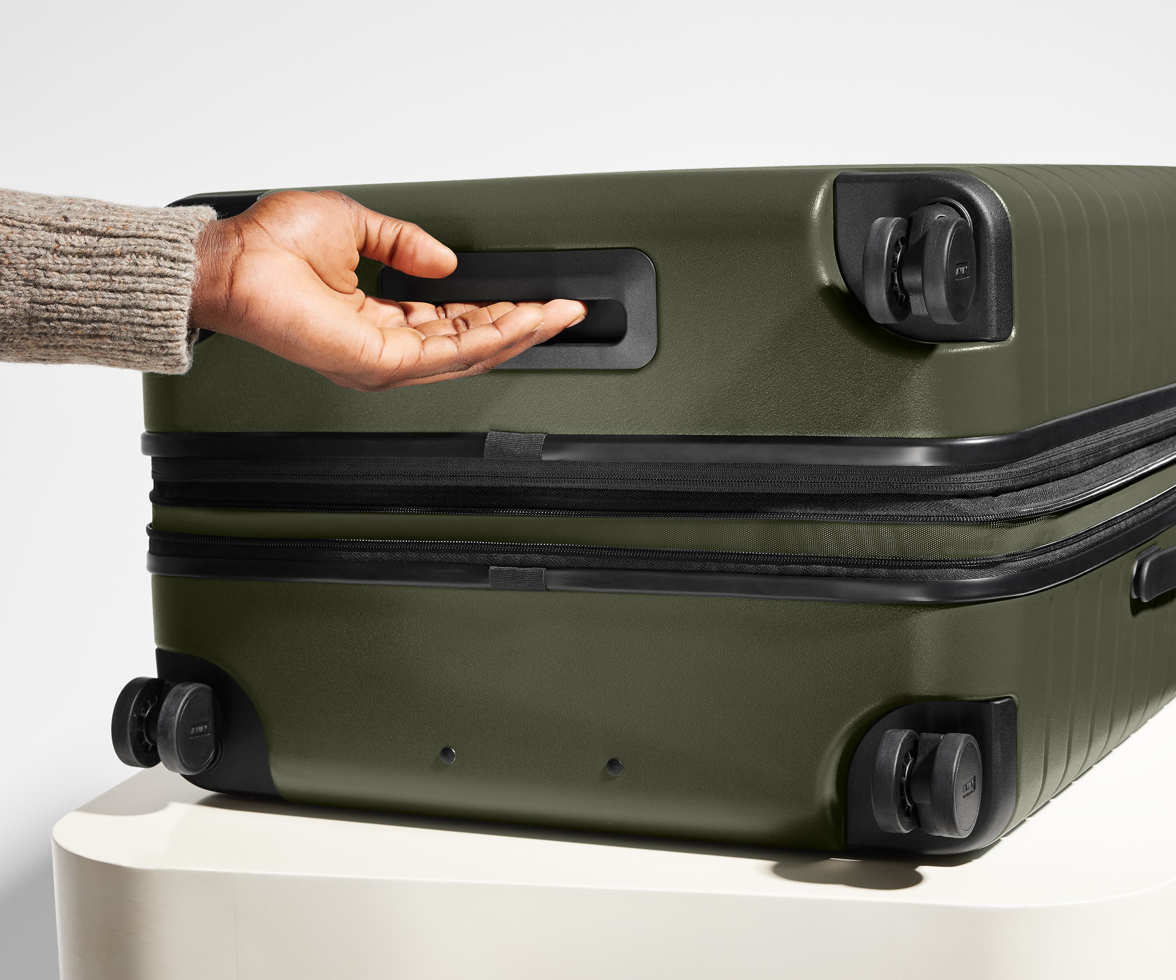 Away The Medium Flex Suitcase - Olive Green