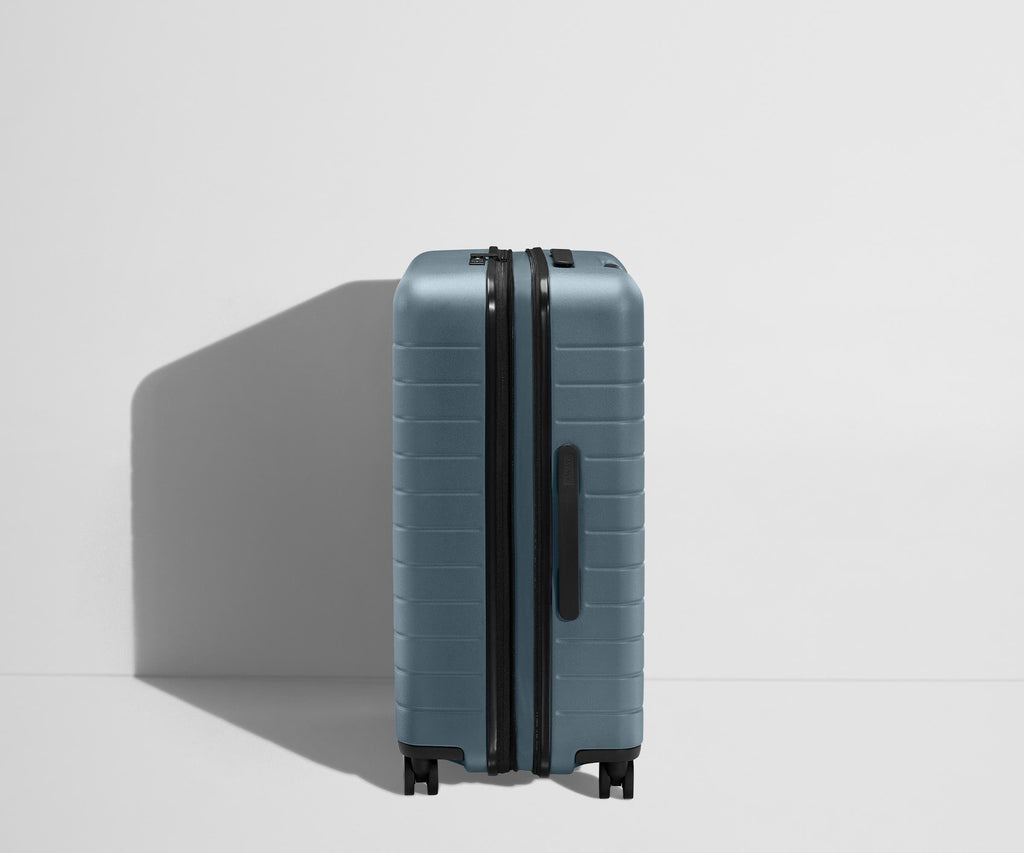 Away The Medium Flex Suitcase - Coast Blue