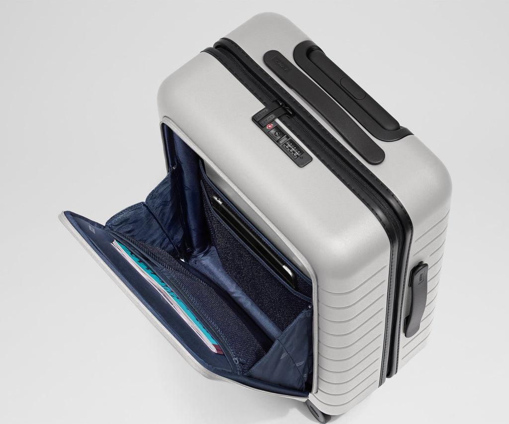 Away The Executive Bigger Carry-On Suitcase - Cloud Gray