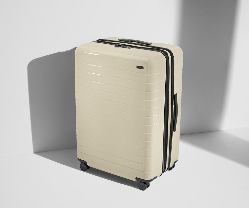 Away The Large Flex Suitcase - Salt White (Gloss)