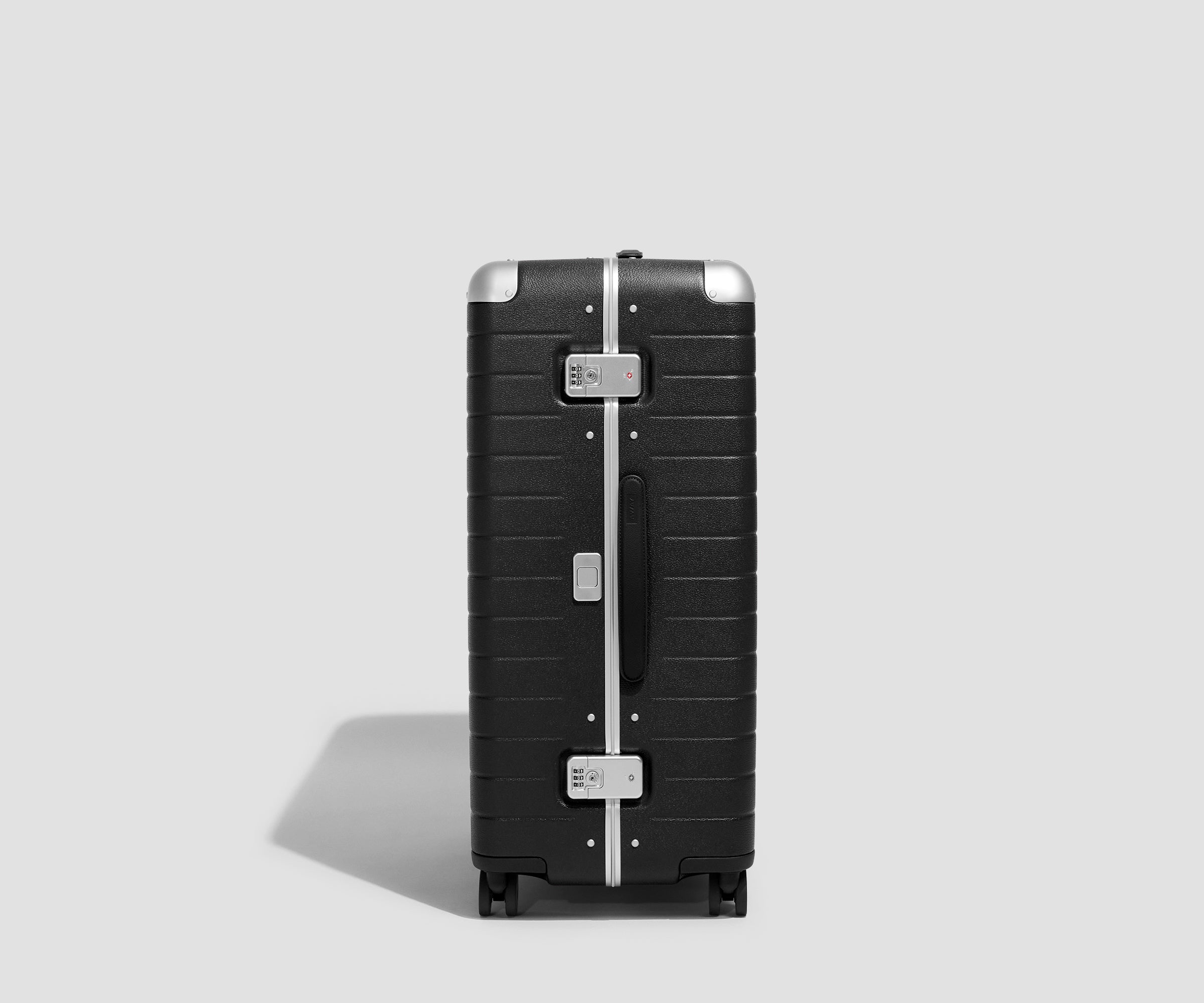 Away The Aluminum Edge Large Suitcase - Jet Black