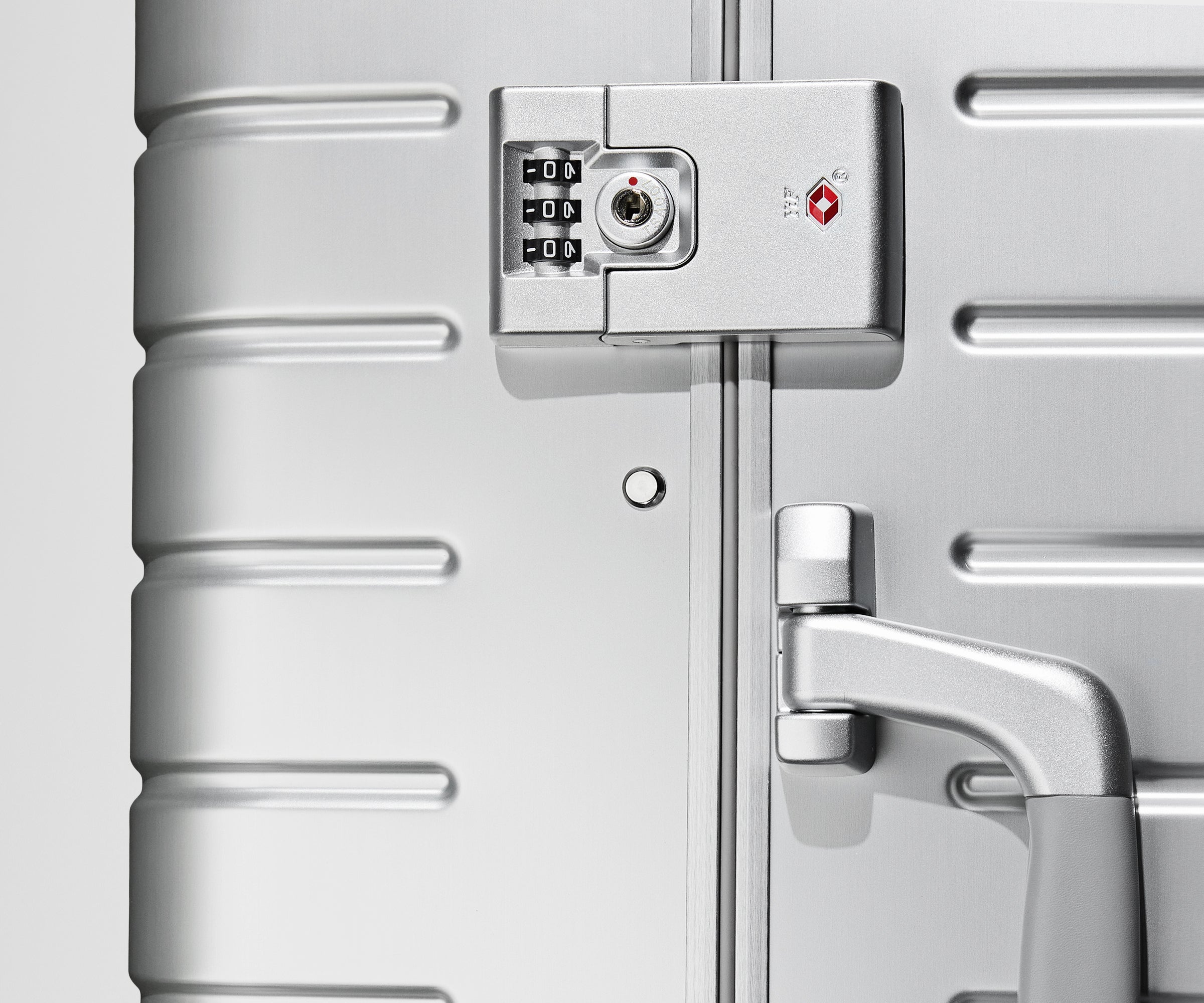 Away The Large: Aluminum Edition Suitcase - Silver