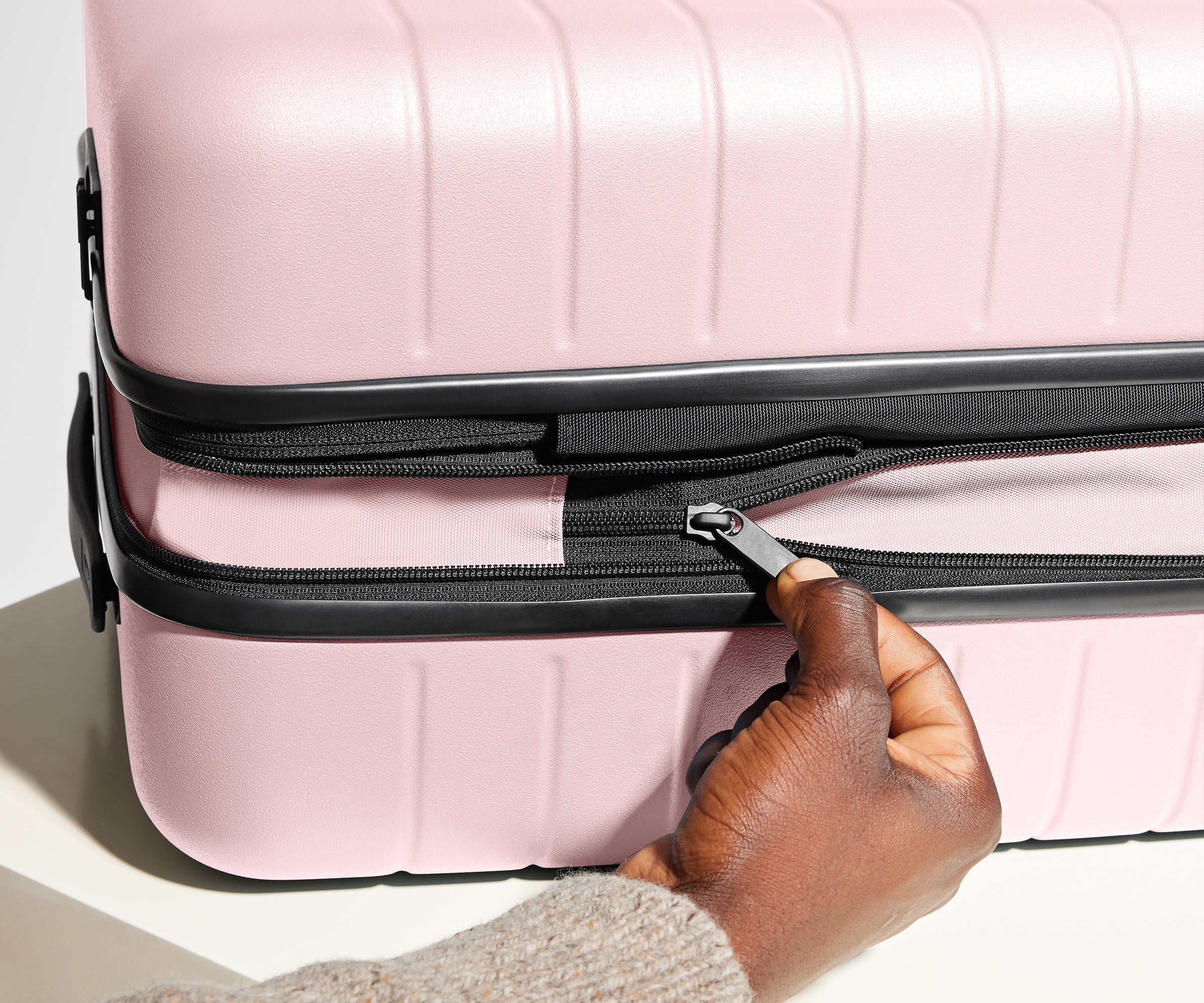 Away The Medium Flex Suitcase - Blush Pink