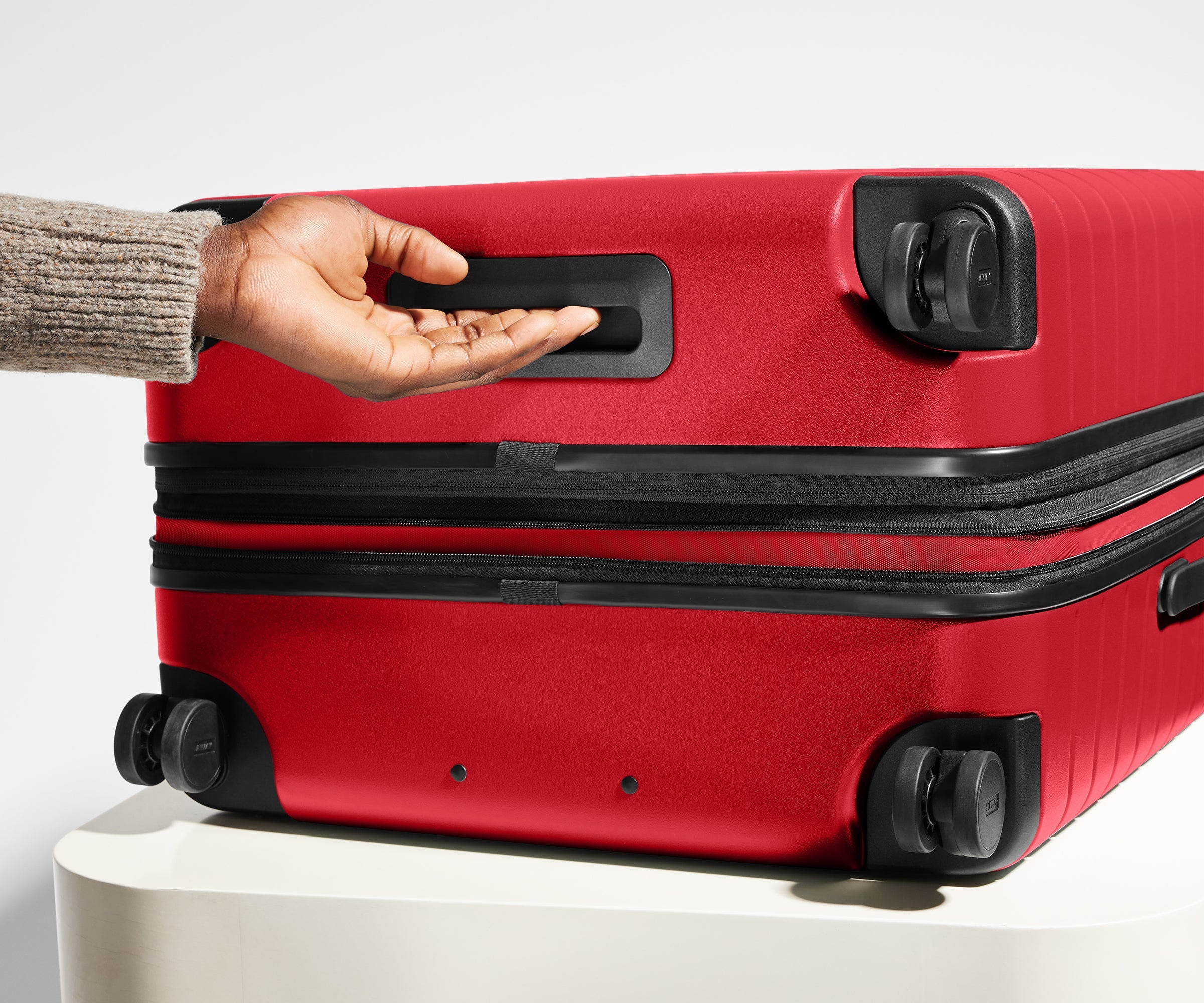 Away The Large Flex Suitcase - Cherry Red