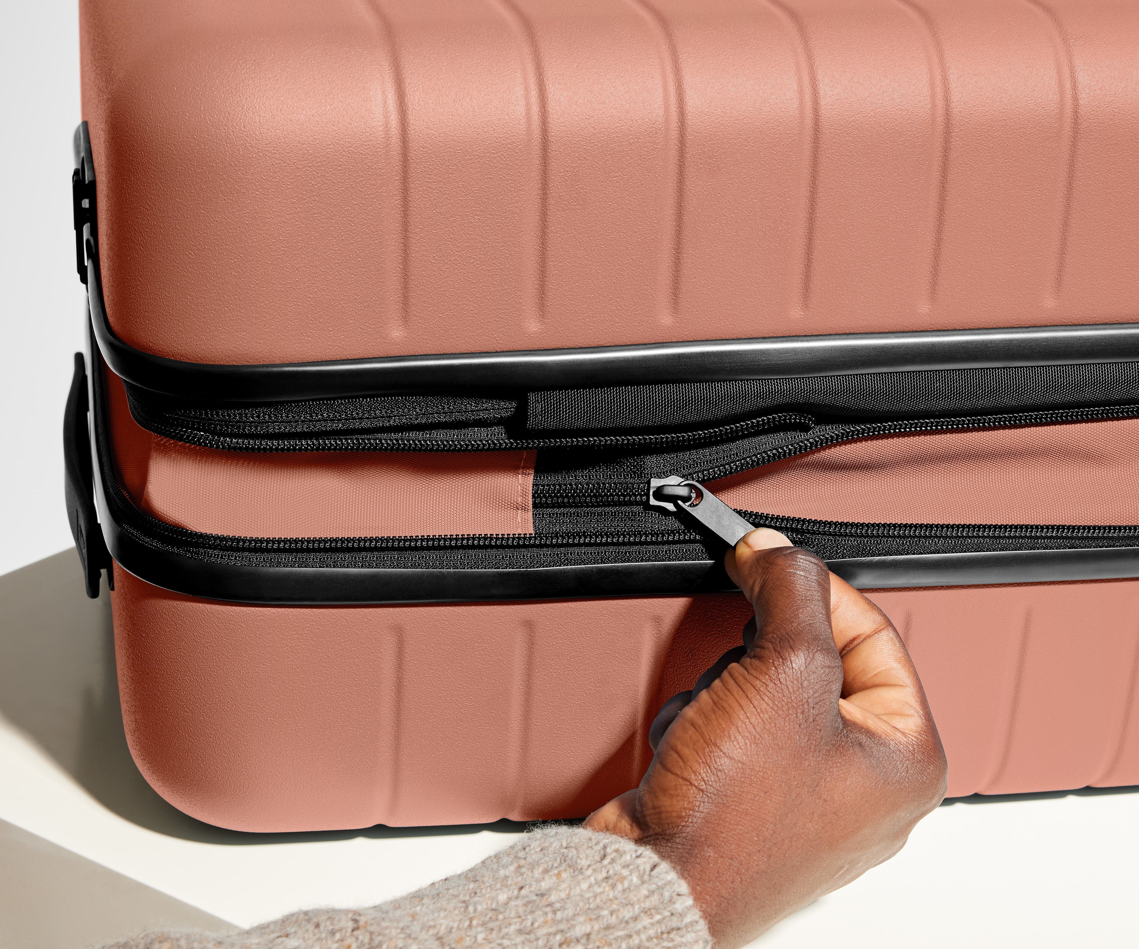 Away The Medium Flex Suitcase - Clay Pink