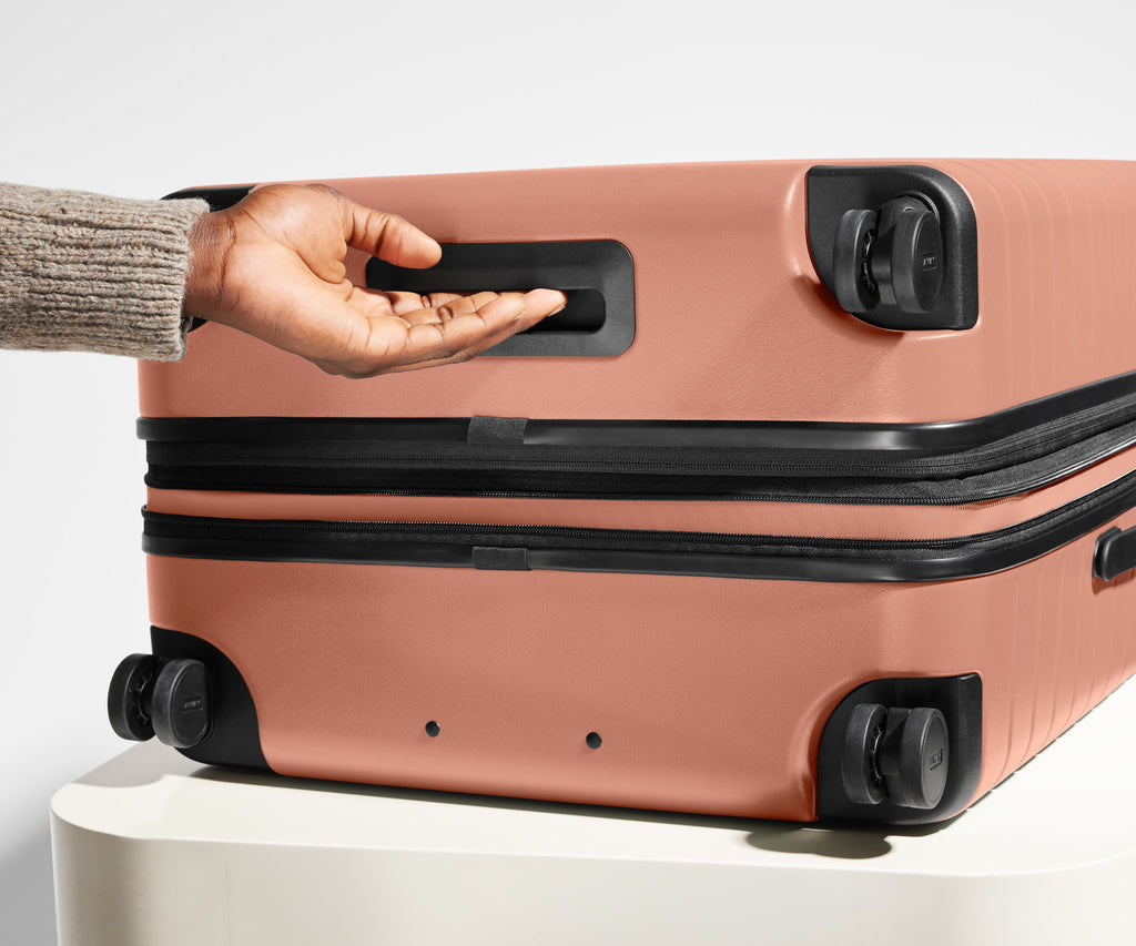 Away The Medium Flex Suitcase - Clay Pink