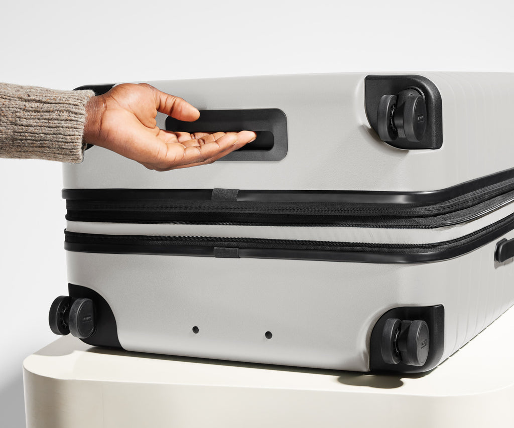 Away The Medium Flex Suitcase - Cloud Gray