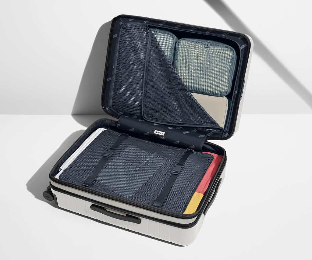 Away The Medium Flex Suitcase - Cloud Gray