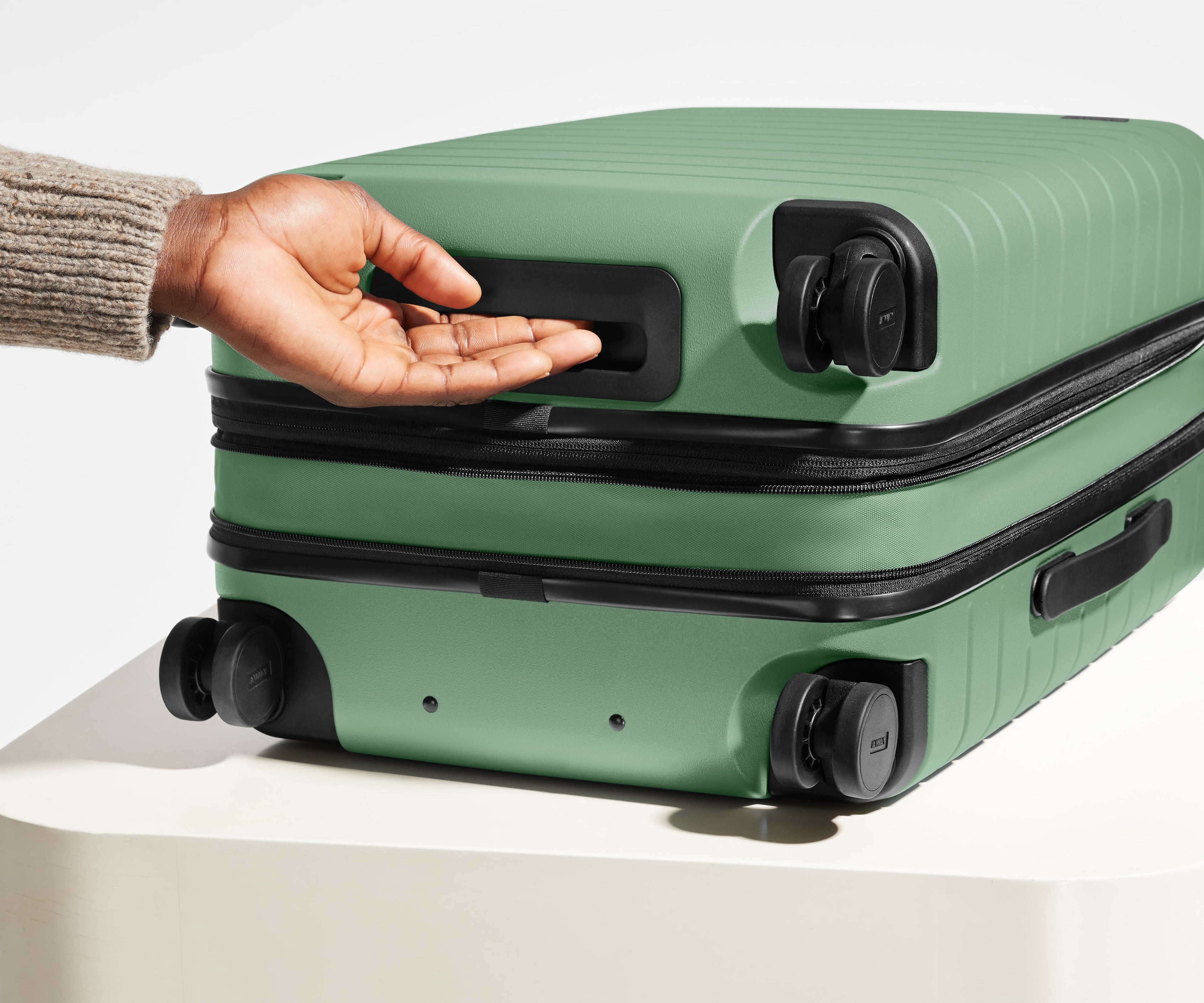 Away The Carry-On Flex Suitcase - Sea Green