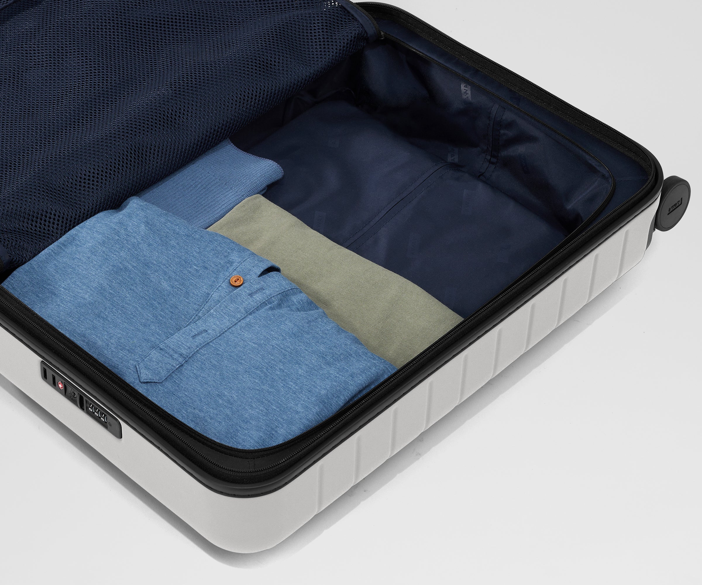 Away The Executive Bigger Carry-On Suitcase - Cloud Gray