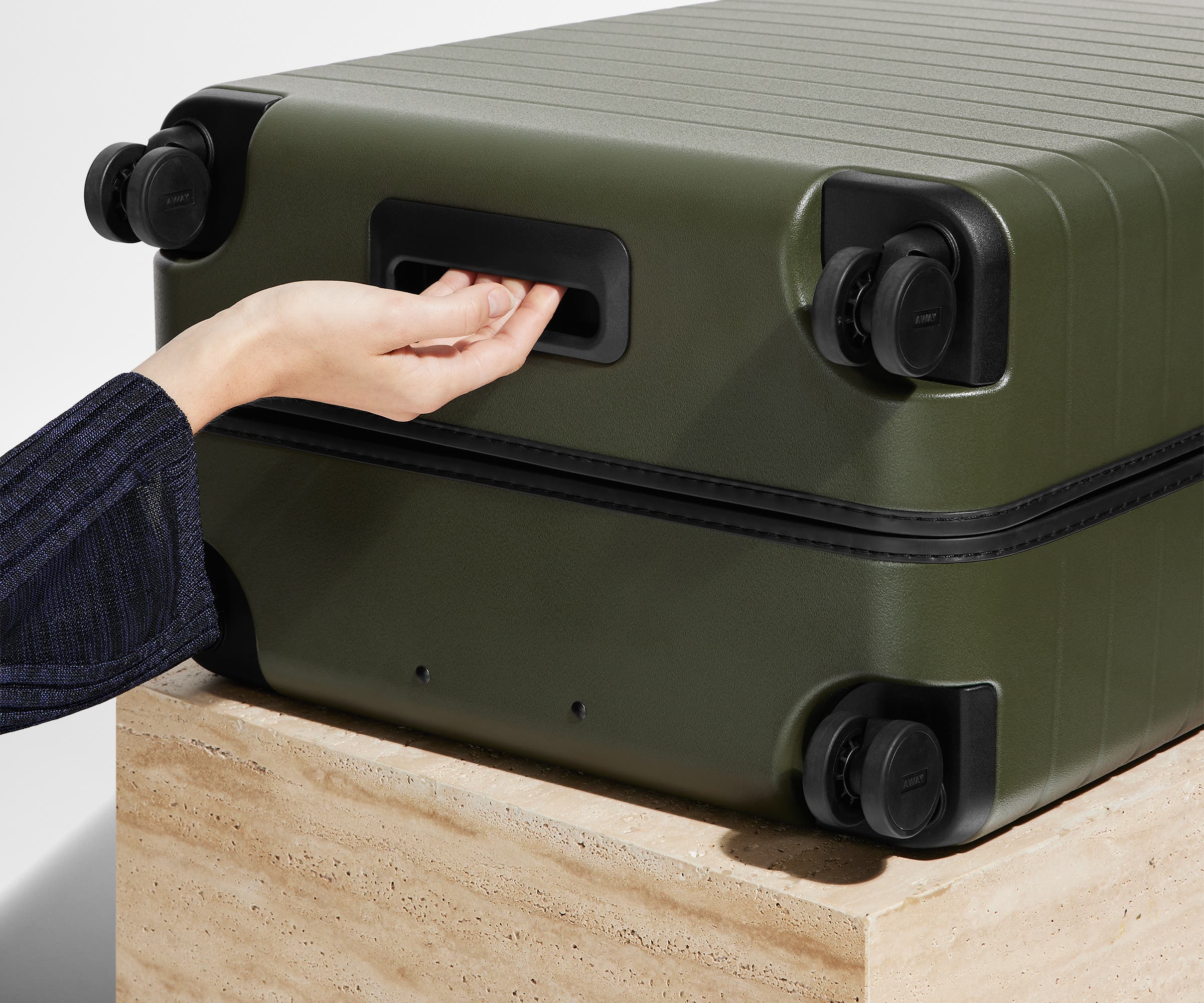 Away The Medium Suitcase - Olive Green